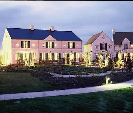 Hotel Marriott Village D'ille De France 5*